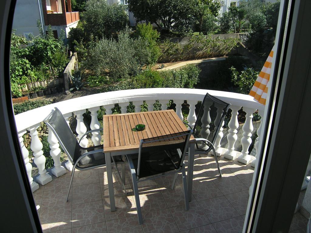 Apartments Kristina Krk Town Extérieur photo