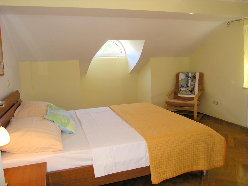 Apartments Kristina Krk Town Extérieur photo