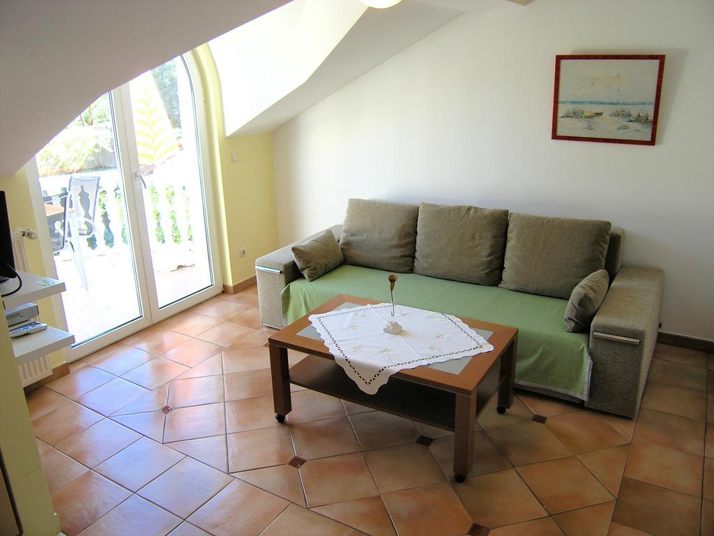 Apartments Kristina Krk Town Extérieur photo