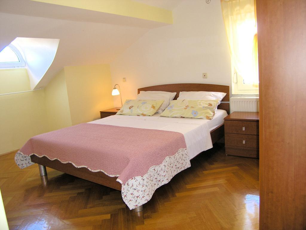 Apartments Kristina Krk Town Extérieur photo