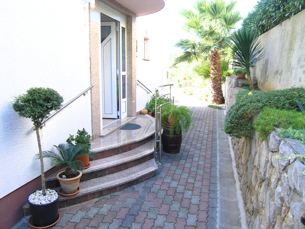 Apartments Kristina Krk Town Extérieur photo