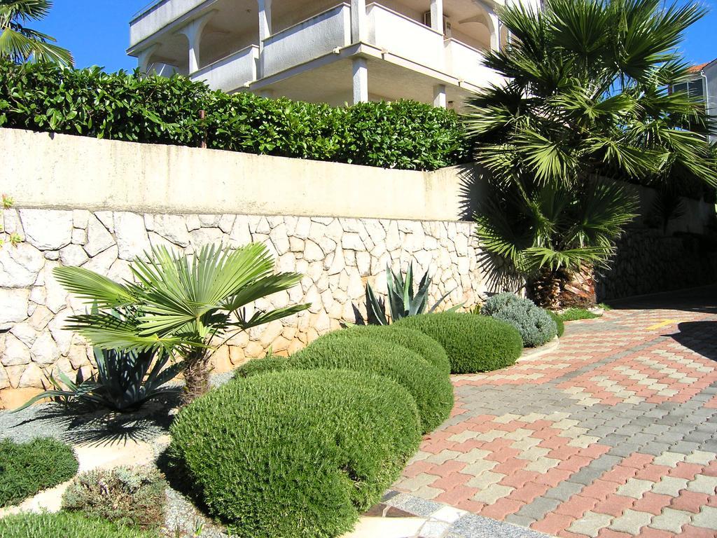 Apartments Kristina Krk Town Extérieur photo