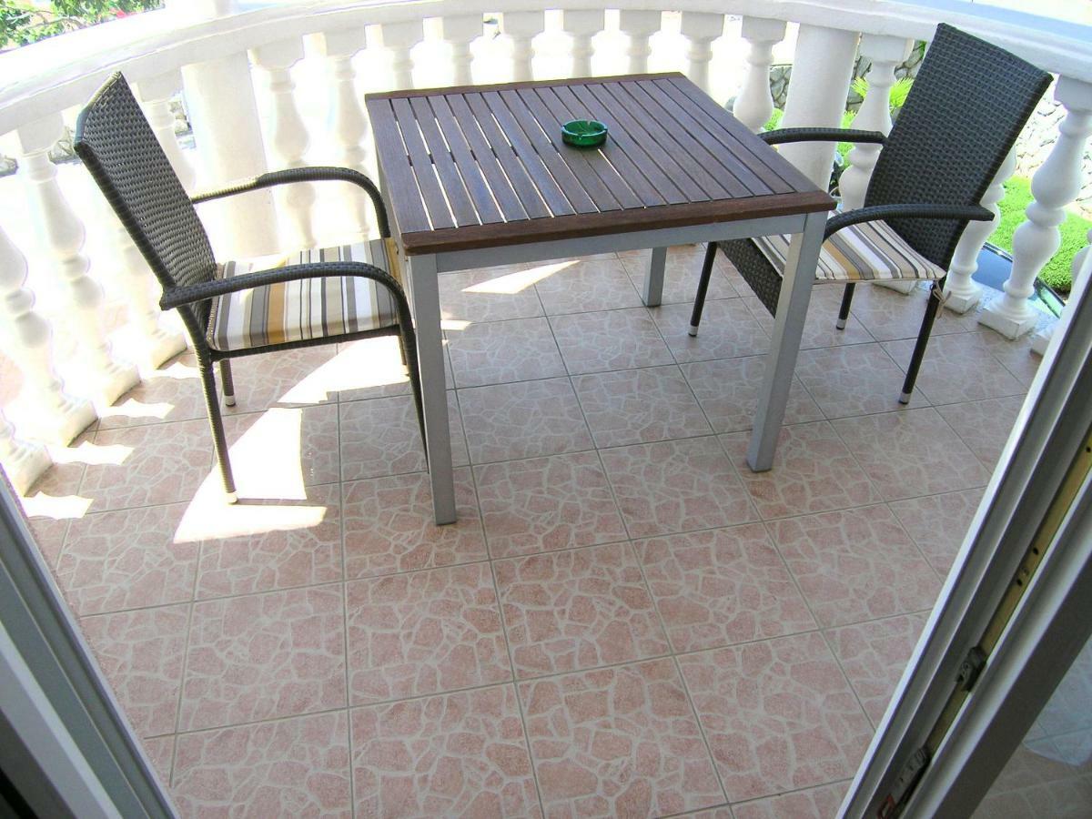 Apartments Kristina Krk Town Extérieur photo
