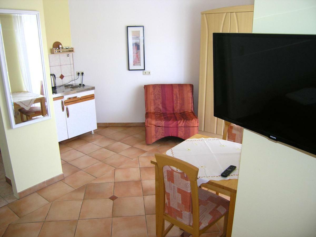 Apartments Kristina Krk Town Extérieur photo