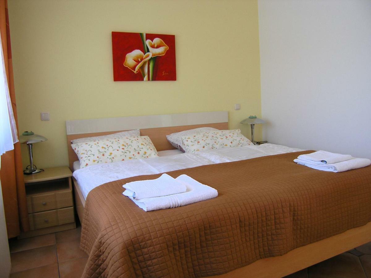Apartments Kristina Krk Town Extérieur photo
