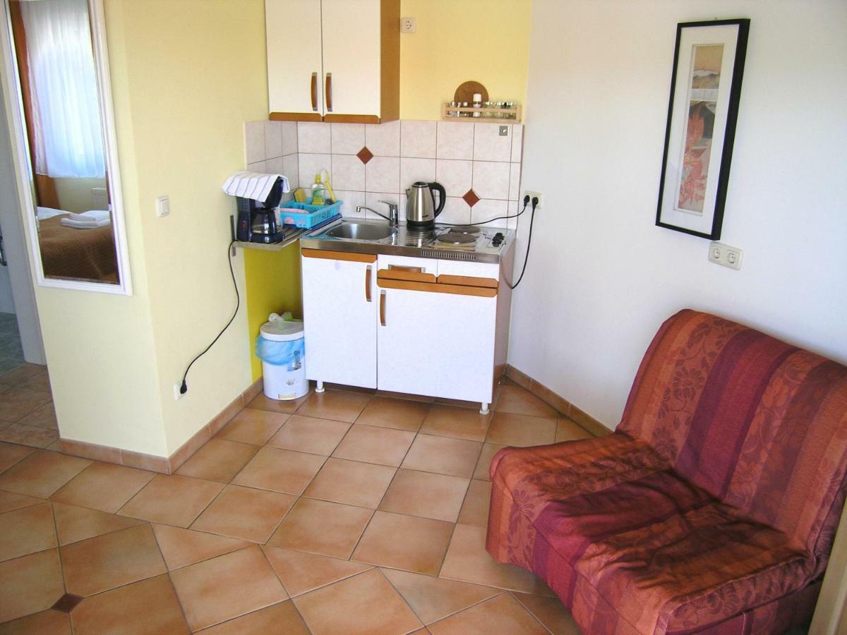 Apartments Kristina Krk Town Extérieur photo