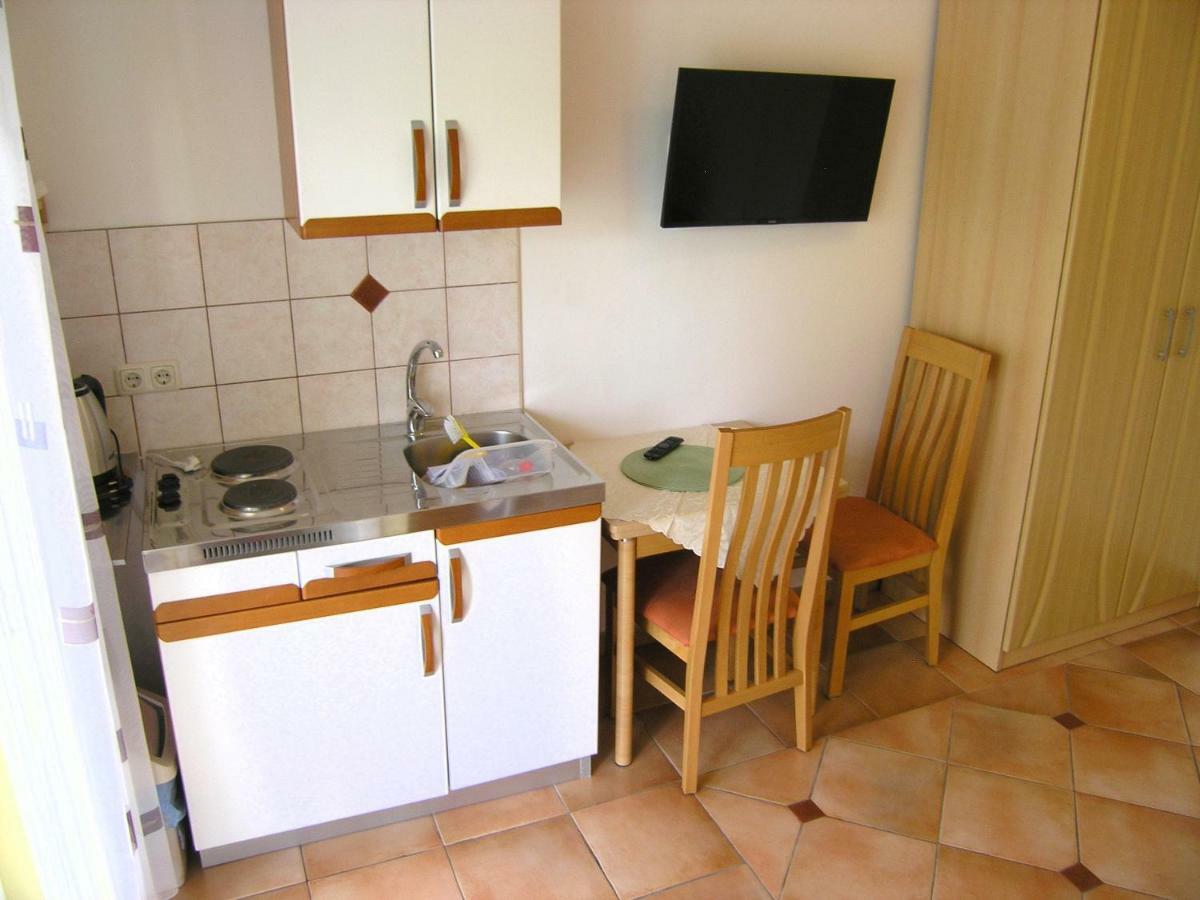 Apartments Kristina Krk Town Extérieur photo