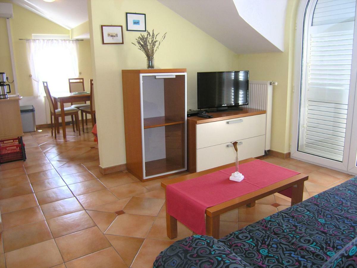 Apartments Kristina Krk Town Extérieur photo