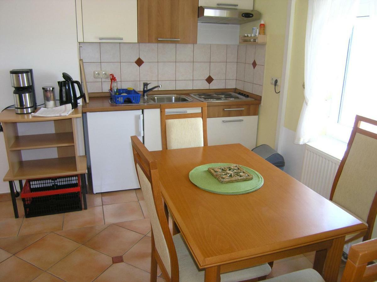 Apartments Kristina Krk Town Extérieur photo